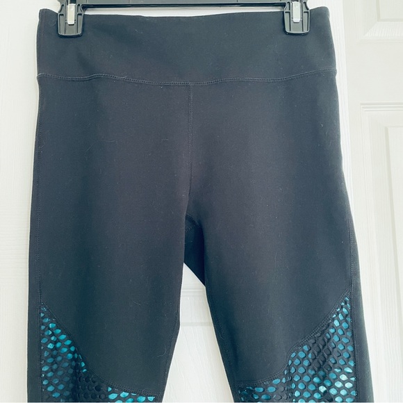 Fabletics  Powerhold fishnet clover leggings black size S - Picture 3 of 9